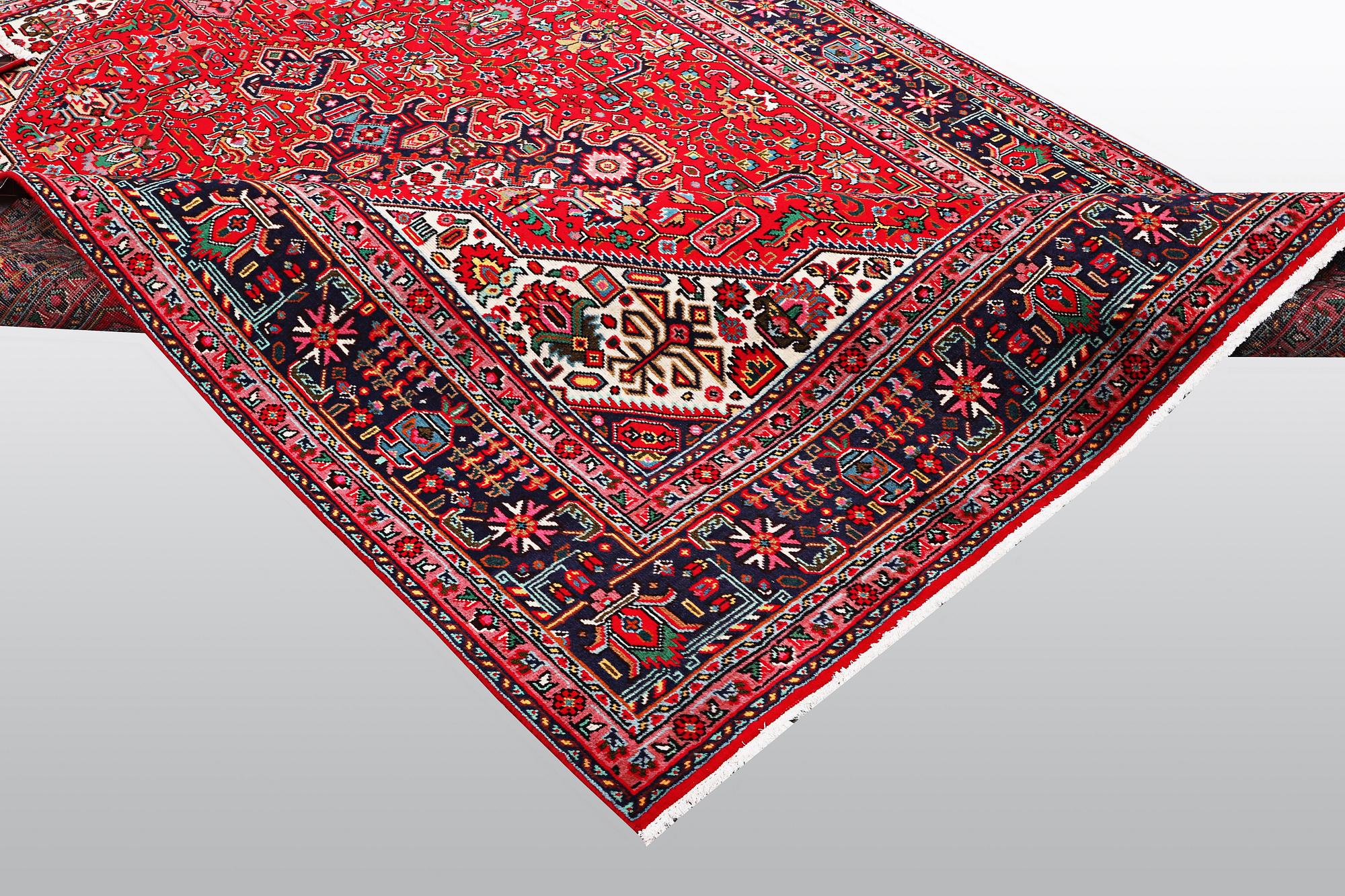 Matta, Täbris, ca 296 x 196 cm.