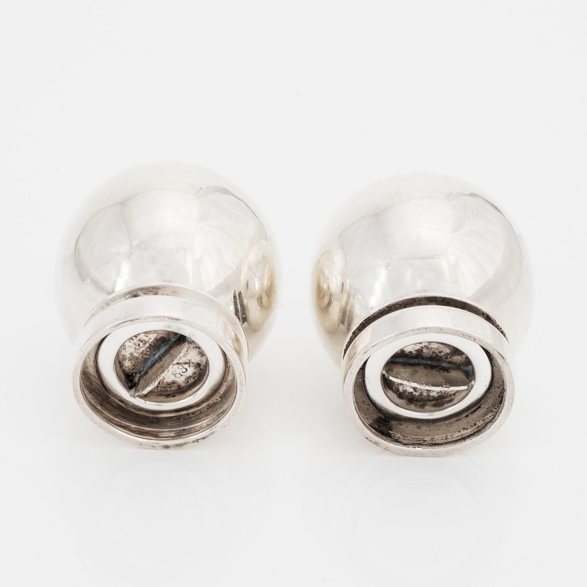 Harald Nielsen, salt- och pepparkar, silver, "Pyramid", dessin 632, Georg Jensen.