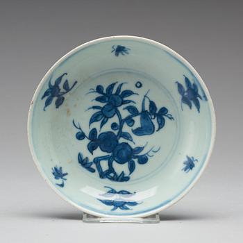 A set of 10 (9+1) blue and white dishes, Ming dynasty, Tianqi/Chongzhen.