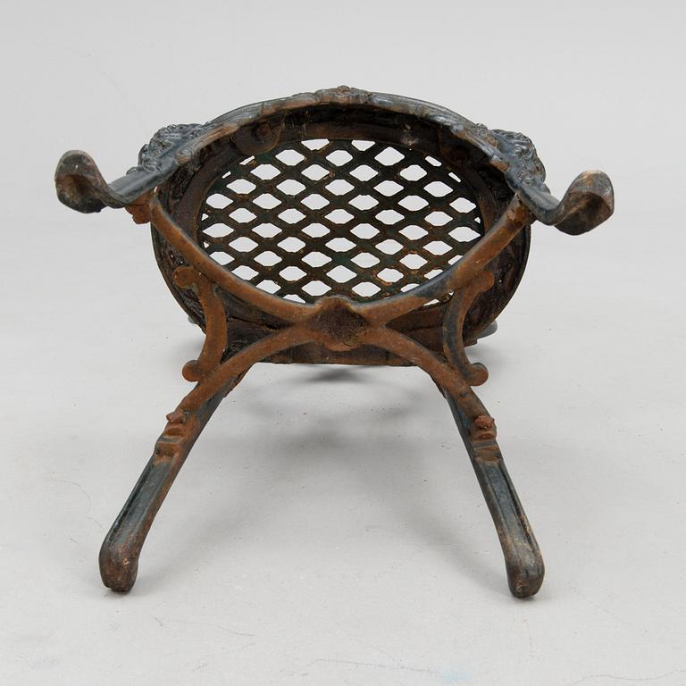 An early 20th century five piece garden suite for Porin Konepaja (Björneborgs Mekaniska Werkstad).