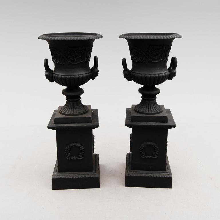 TRÄDGÅRDSURNOR, 1 par, 2000-tal.