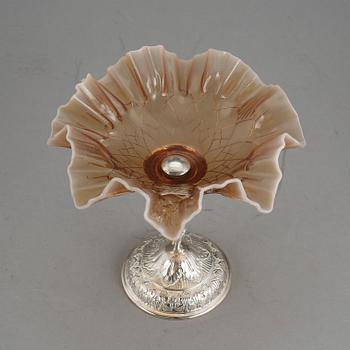 SKÅL PÅ FOT, silver och glas, Österrike 1886-1922. Vikt 365 gr.