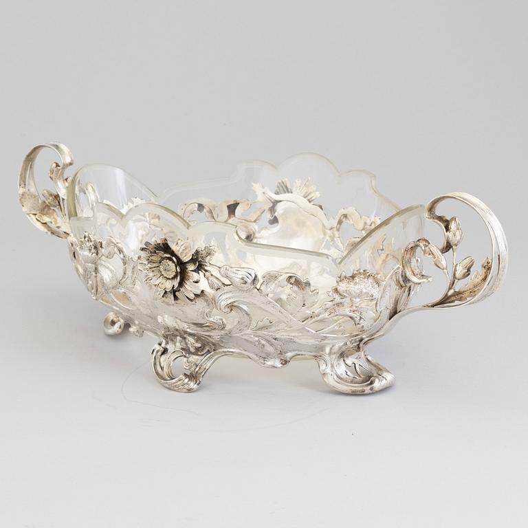 A Swedish Art Nouveau silver and glass jardinière, maker's mark CG Hallberg, Stockholm 1901.