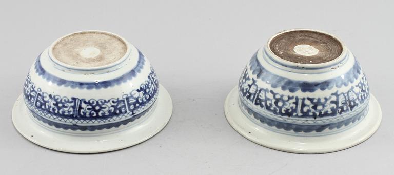 YTTERFODER, 2 st, porslin, Kina, 1900-tal.