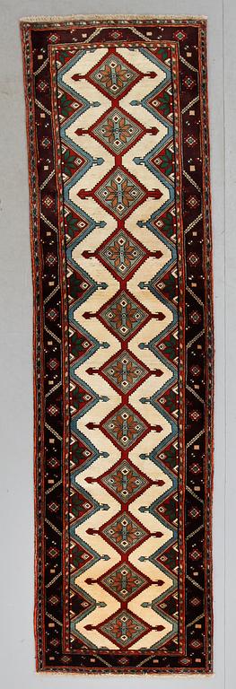 MATTA, Hamadan, ca 282 x 80 cm.