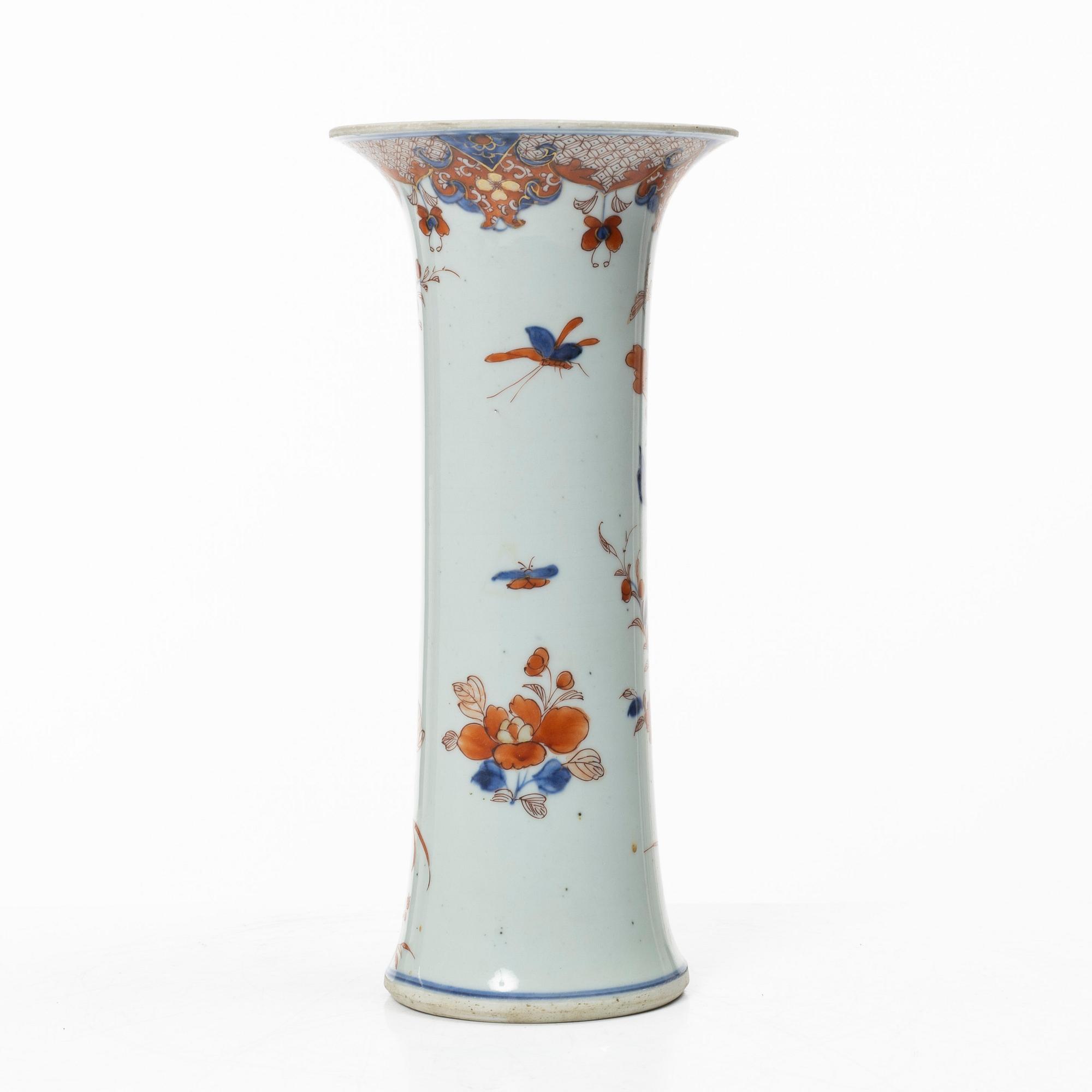 A porcelain vase, China, 18th century.