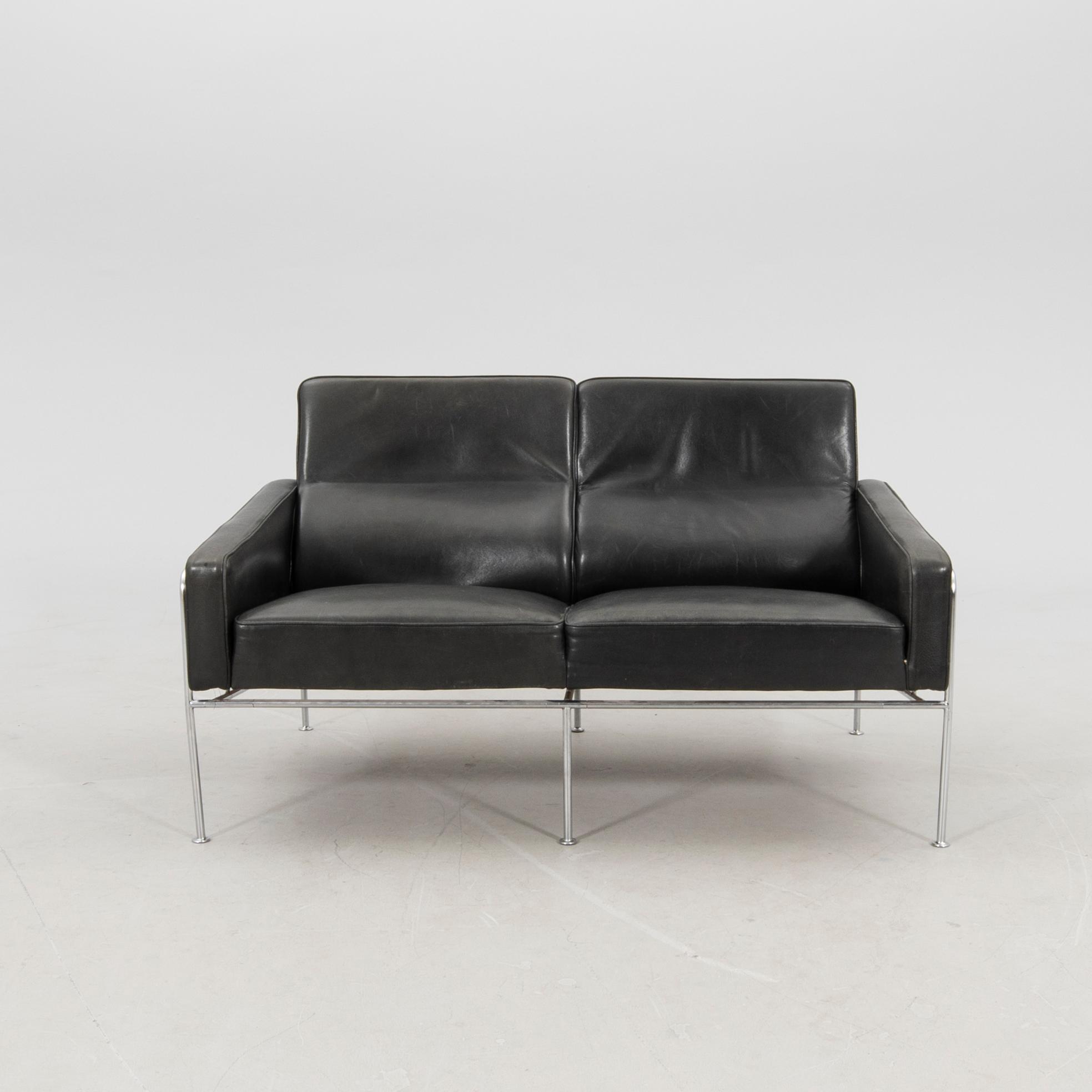 Arne Jacobsen, soffa ""Lufthavnssofa" "AJ 3302 2"  för Fritz Hansen 1970-tal.