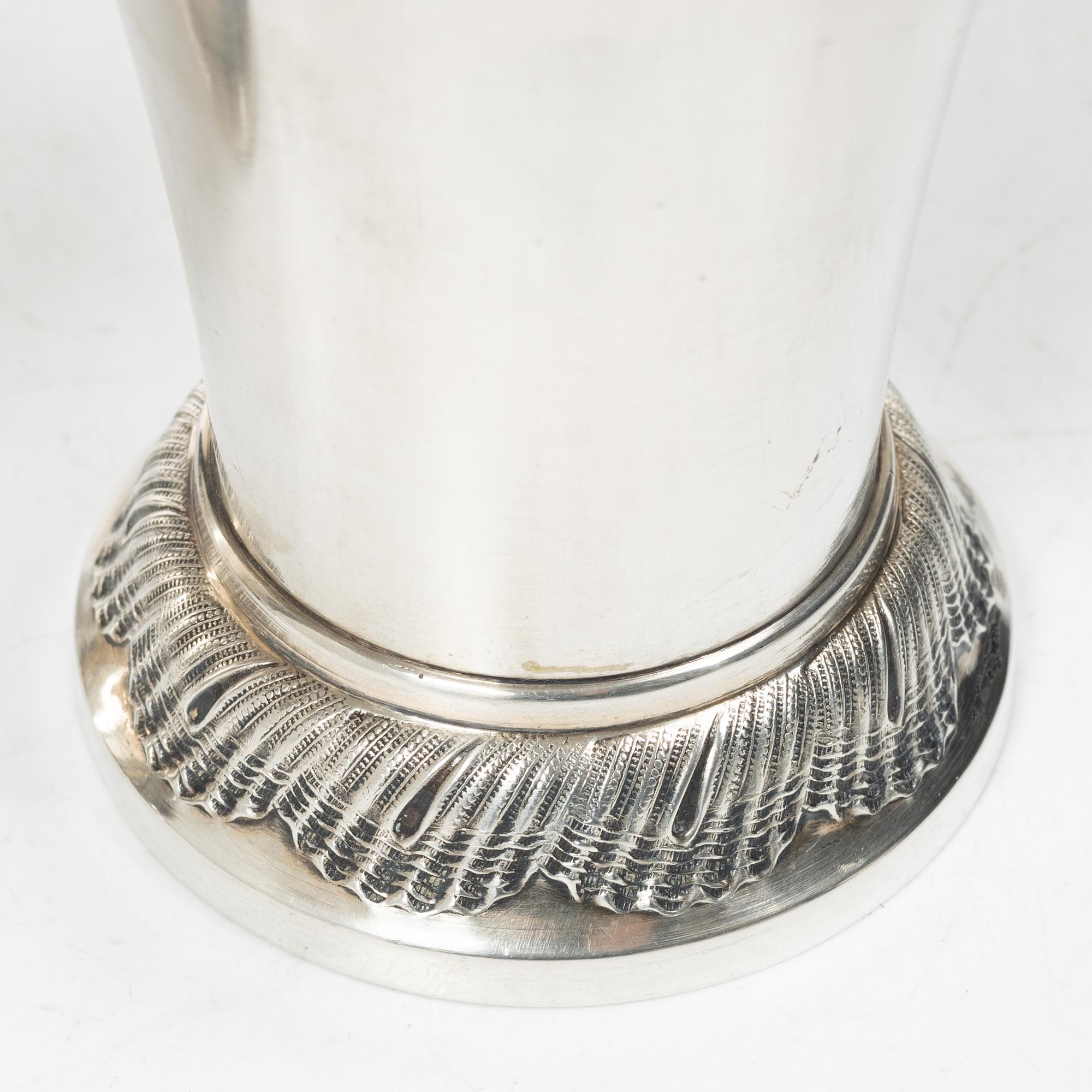 Two silver beakers and a bowl,