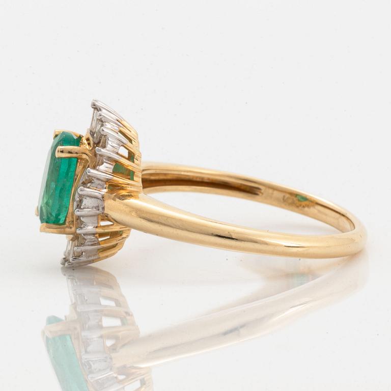 Emerlad, baguette and trapets-cut diamond ring.