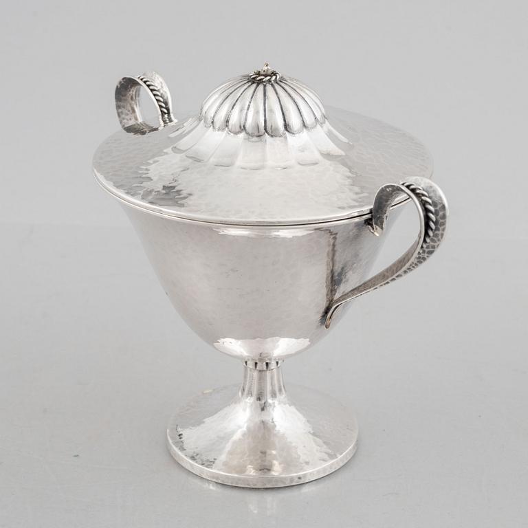 A silver sugar bowl with lid, Swedish import mark Sam Pettersson, Linköping 1923.