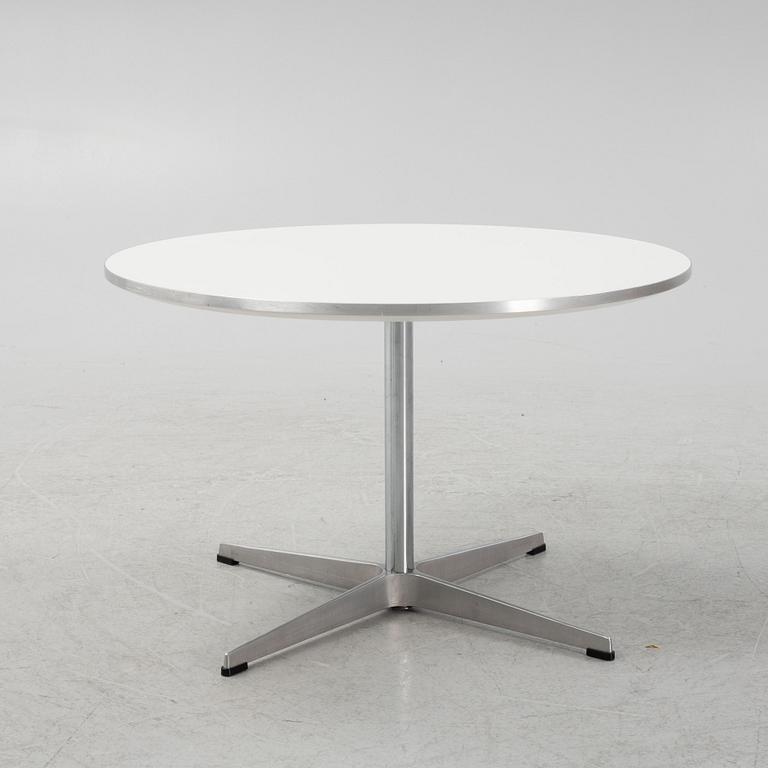 Arne Jacobsen, Bruno Mathsson & Piet Hein, soffbord, modell "A222", Fritz Hansen, Danmark, 2002.