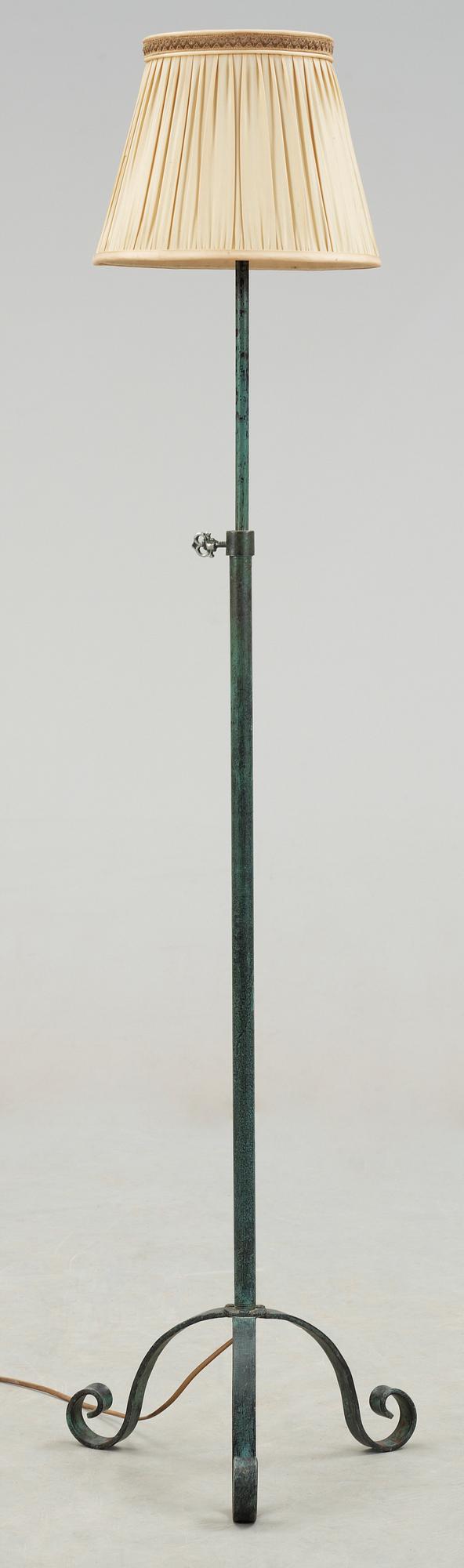 GOLVLAMPA, smidesjärn, 1900-talets första hälft.