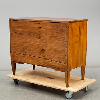 A late Gustavian chest of drawers.