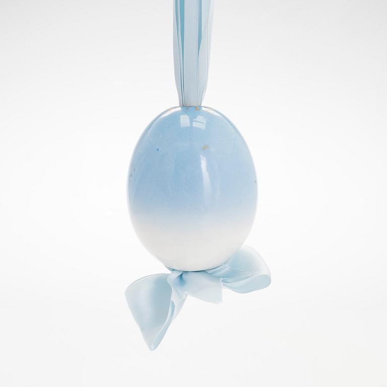 A porcelain easter egg, likely Kuznetsov, early 20th century.