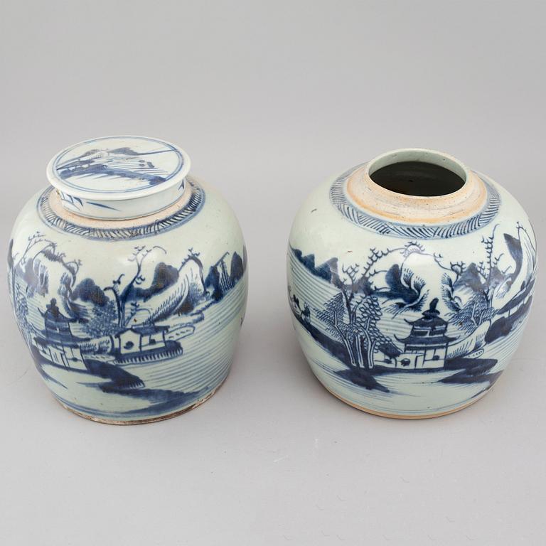 Two porcelain jars from China, 19th century.