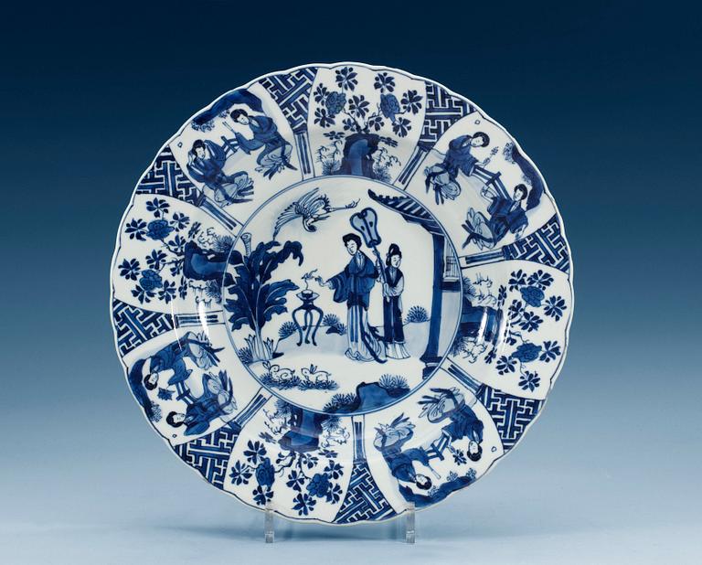 A blue and white charger, Qing dynasty, mark and period of Kangxi (1662-1722).