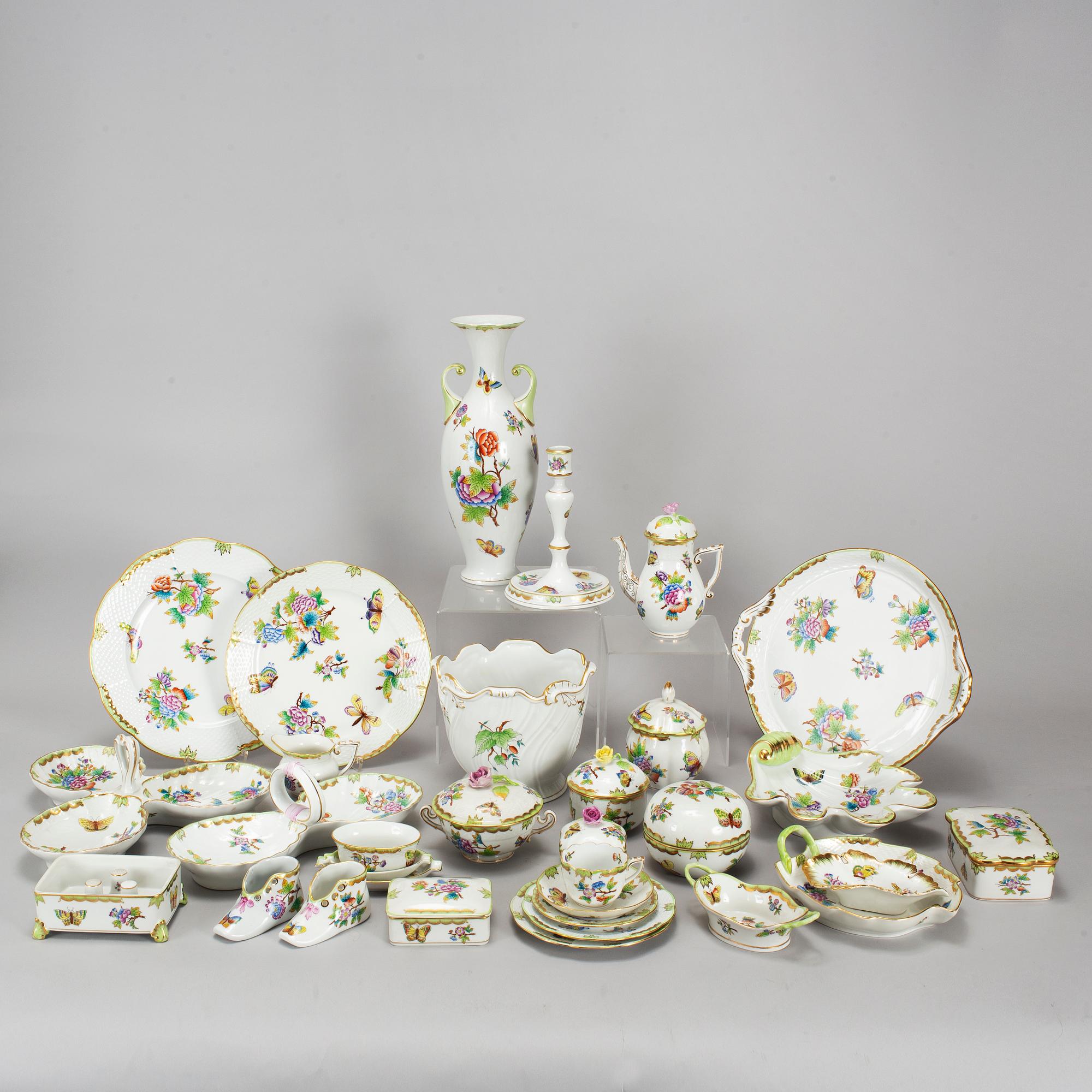 71 psc Herend, mostly "Queen Victoria".