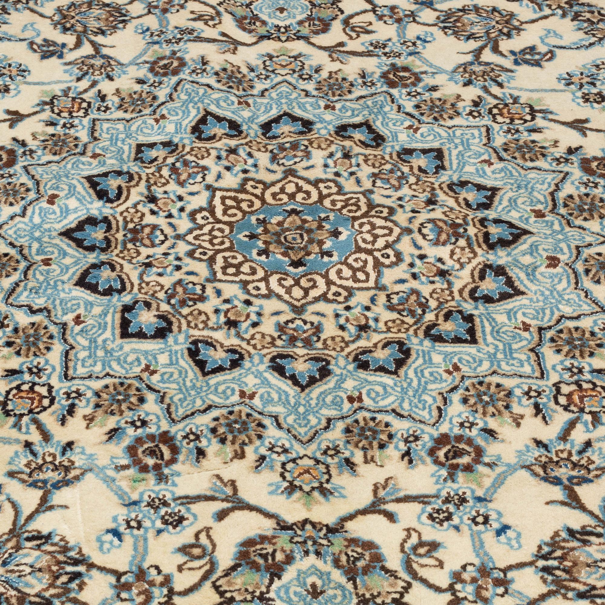 A CARPET, Nain, part silk, sk 9 LAA ca 392 x 296 cm.