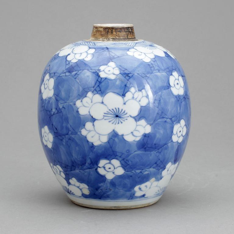 BOJAN, porslin, Kina, Kangxistil, 1800-talets andra hälft.