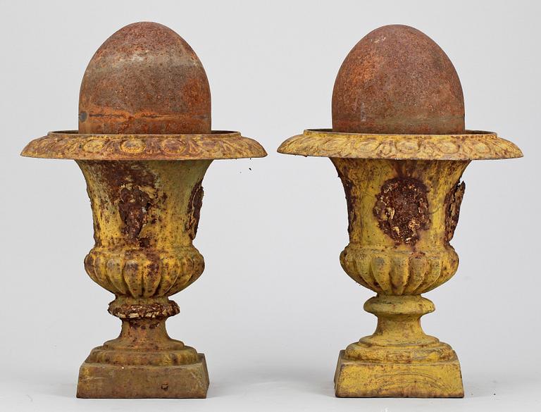 URNOR, ett par, gjutjärn, 1900-tal.