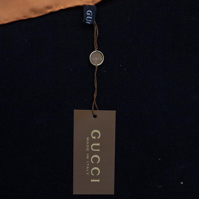 SCARF, Gucci.