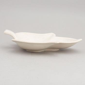 Gunnar Nylund, a stoneware dish and three bowls, Rörstrand, Sweden.