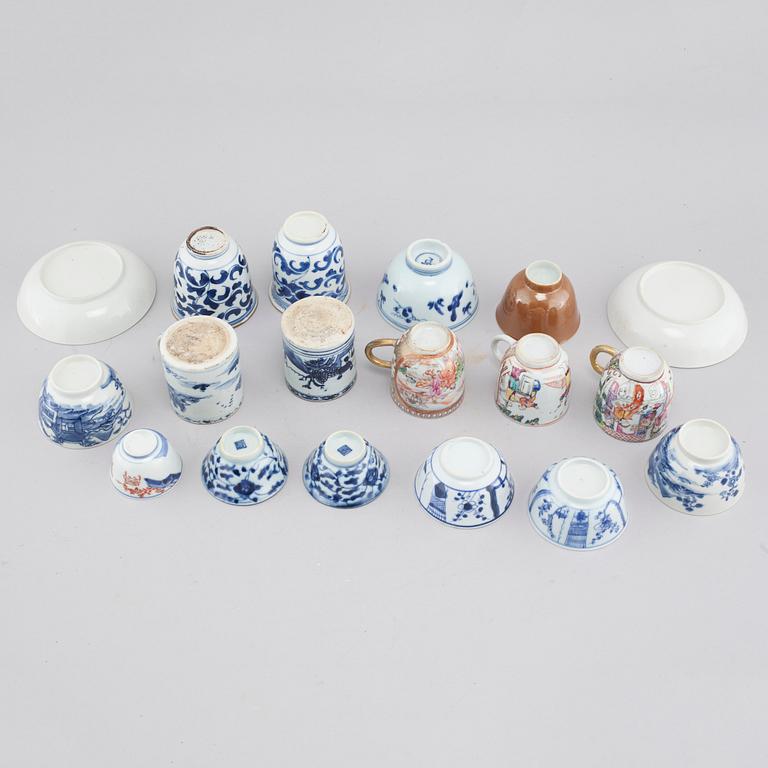 16 chinese porcelain cups from the 18th/19th and 20th century.