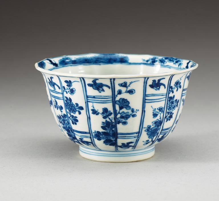 SKÅL, porslin. Qing dynastin, Kangxi (1662-1722).