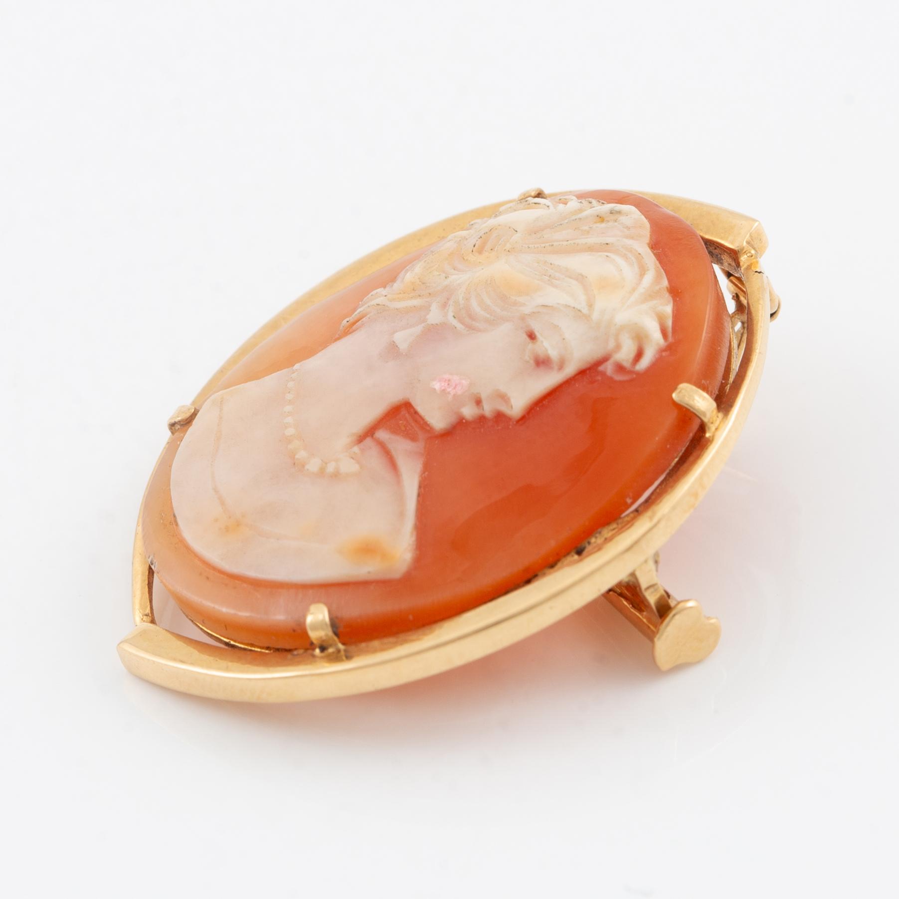 Hänge/brosch, 18K guld med snäckskalscamé.