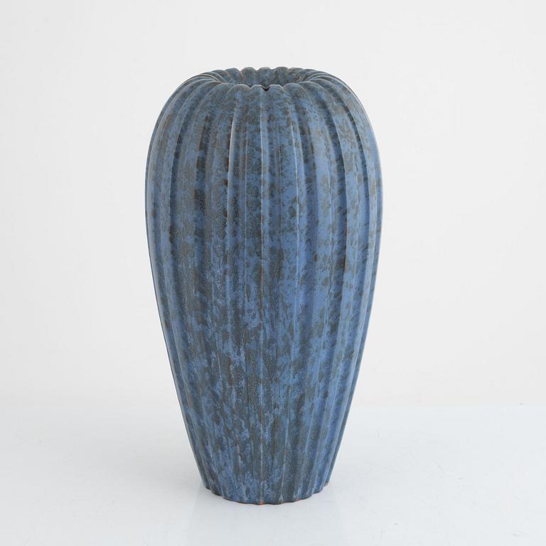 Vicke Lindstrand, vas, Upsala-Ekeby, 1900-talets mitt.