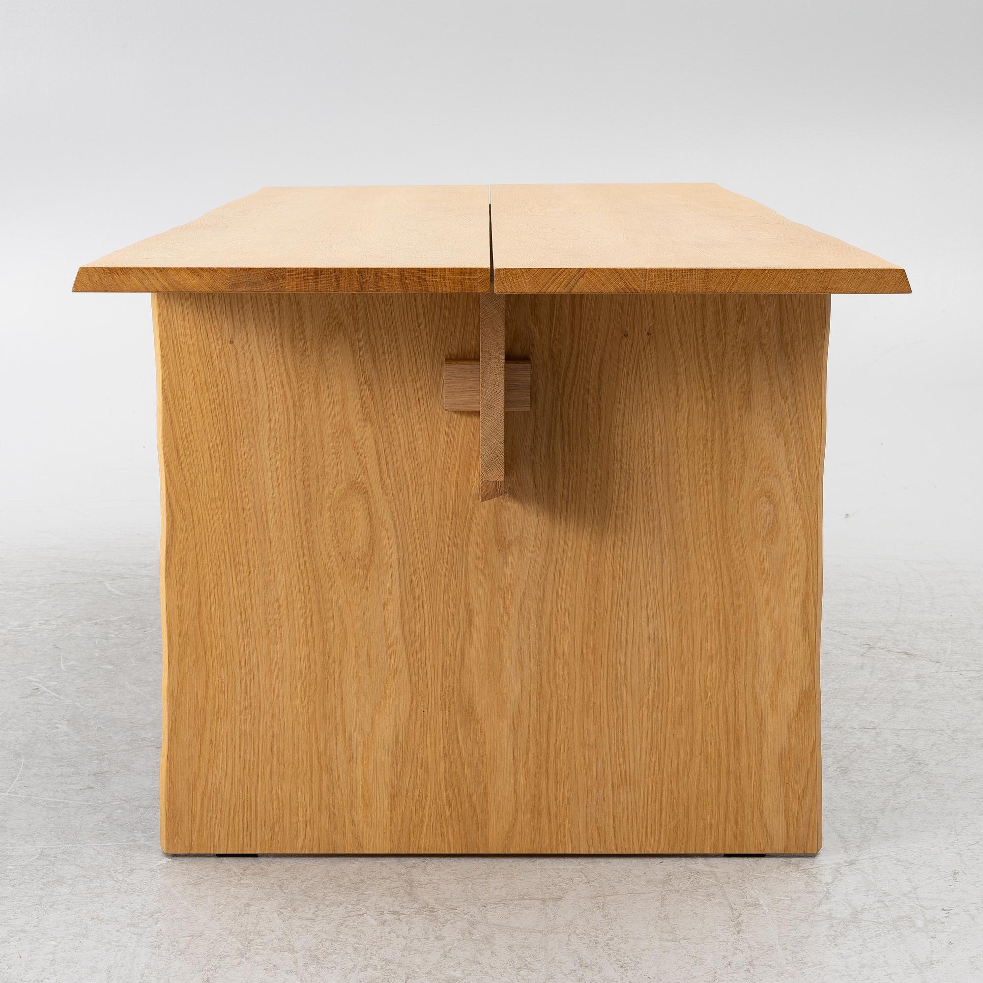 Philippe Malouin, a 'Bookmatch table'. Hem, 2021.