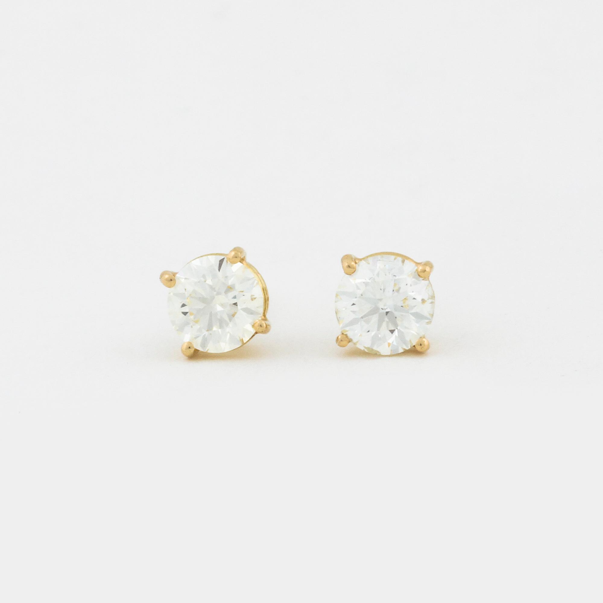 ÖRHÄNGEN, med briljantslipade diamanter totalt cirka 1.25 ct.