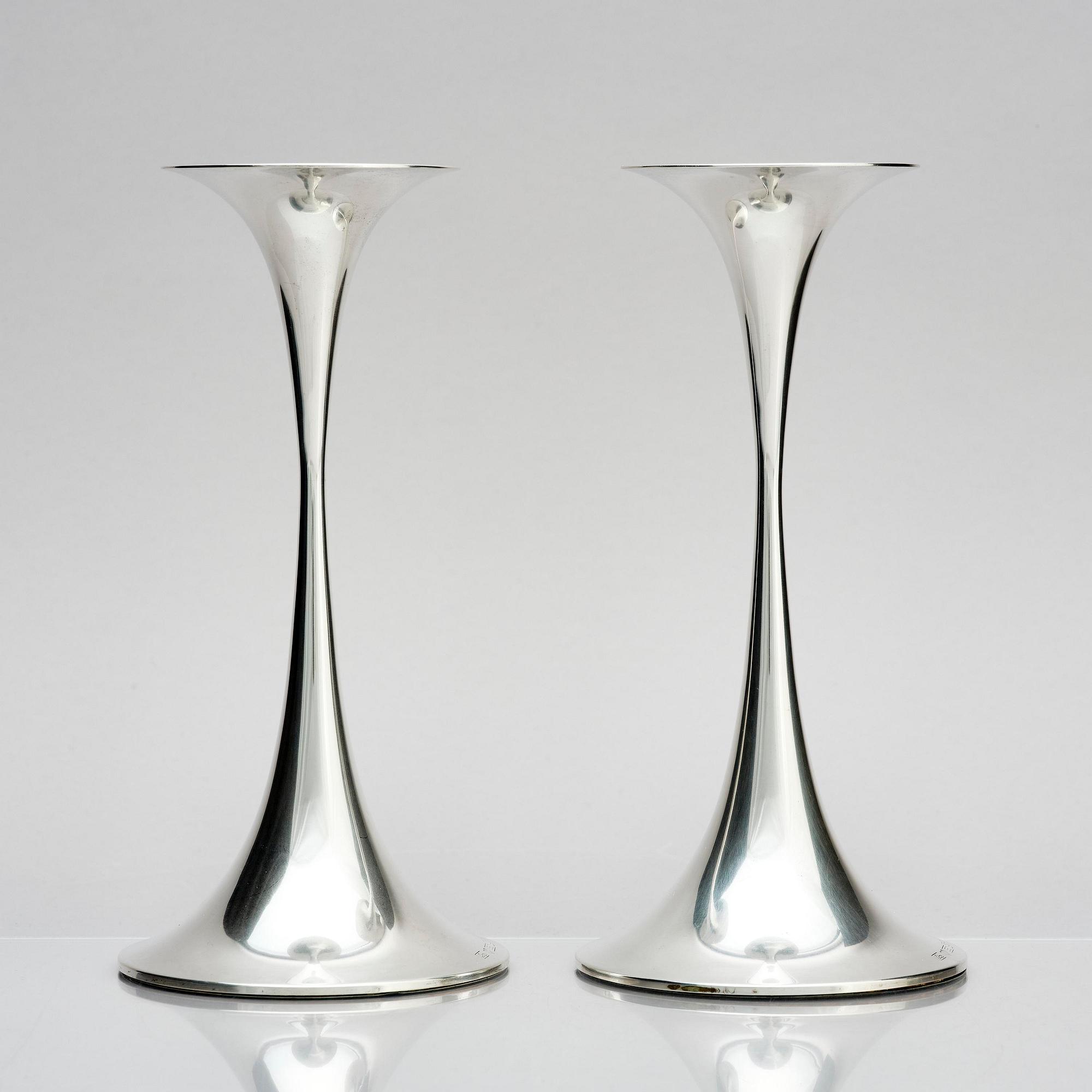 Tapio Wirkkala, ljusstakar, ett par, silver, "Trumpetti", Tavastehus, Finland 2002.