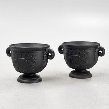 Trädgårdsurnor, ett par, gjutjärn, 1900-tal.