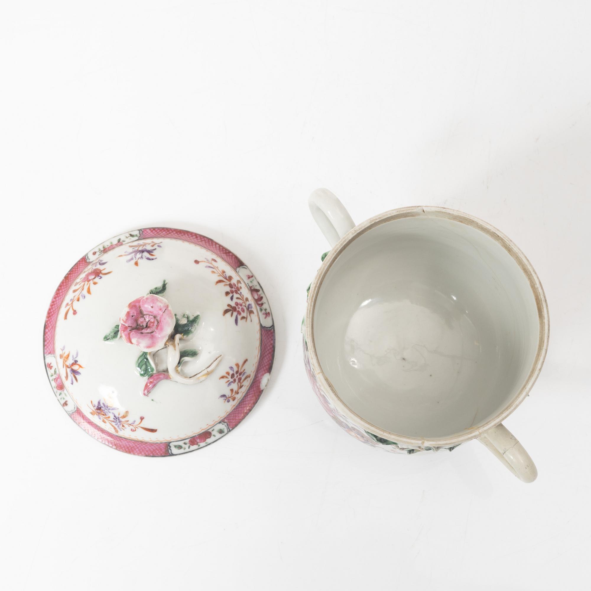 A Chinese famille rose ewer, a a cup with cover, a cup with saucer, a box and a censer, Qing dynasty, 18th and 19th cent.