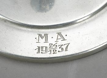 HANDSPEGEL, tenn, Carl Einar Borgström för Ystad Tenn, bär datering 1937.