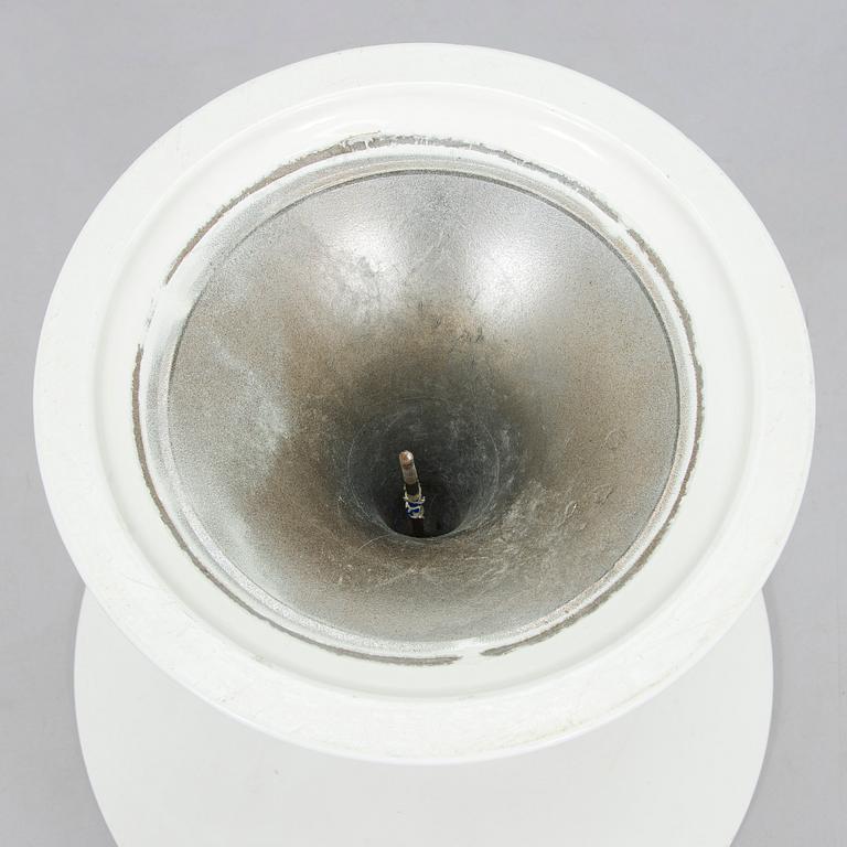 Eero Saarinen, pöytä, "Tulip", Artek. Lisenssillä valmistettu Billnäsin tehtailla, Fiskars, 1900-luvun puoliväli.