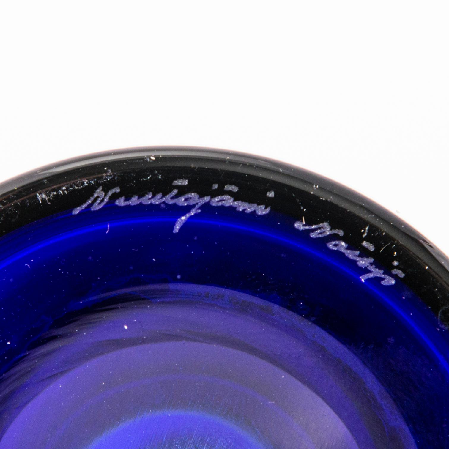 KAJ FRANCK, FLASKA, glas, överdelen av "Kremls klockor", signerad Nuutajärvi Notsjö.