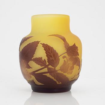 Emile Gallé, vas, överfångsglas, Nancy, Frankrike, signerad.
