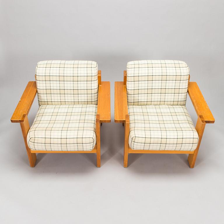 A pair of 1970's armchairs.