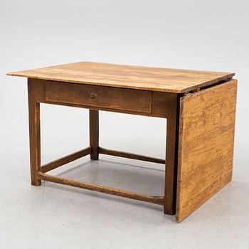 Drop-leaf table, pine, 19th century.