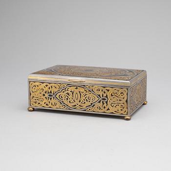 CIGARRSKRIN, etsad stål, Emil Olsson, Eskilstuna, sekelskifte 1800/1900.