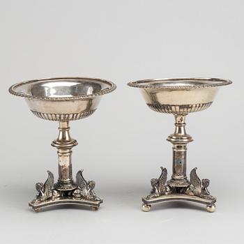 A pair of Swedish 19th century silver suger bowls, mark of A Zethelius Stockholm 1824, height ca 27 cm, weight ca 1165 g.