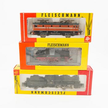 A collection of locomotives, 11 pieces, Fleischmann and others.