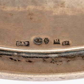 A 1930s silver cup, weight 830 grams.