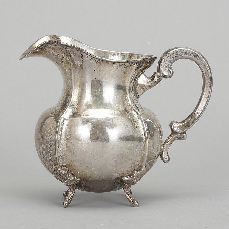 GRÄDDKANNA, silver. Svenska importstmpl. ca 218 g.
