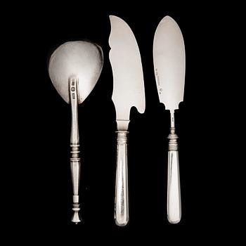 SERVERINGSBESTICK, 3 st, silver, bl.a. Kurljukov / Курлюковъ. Ryssland 1800-tal. Vikt 245,6 g.