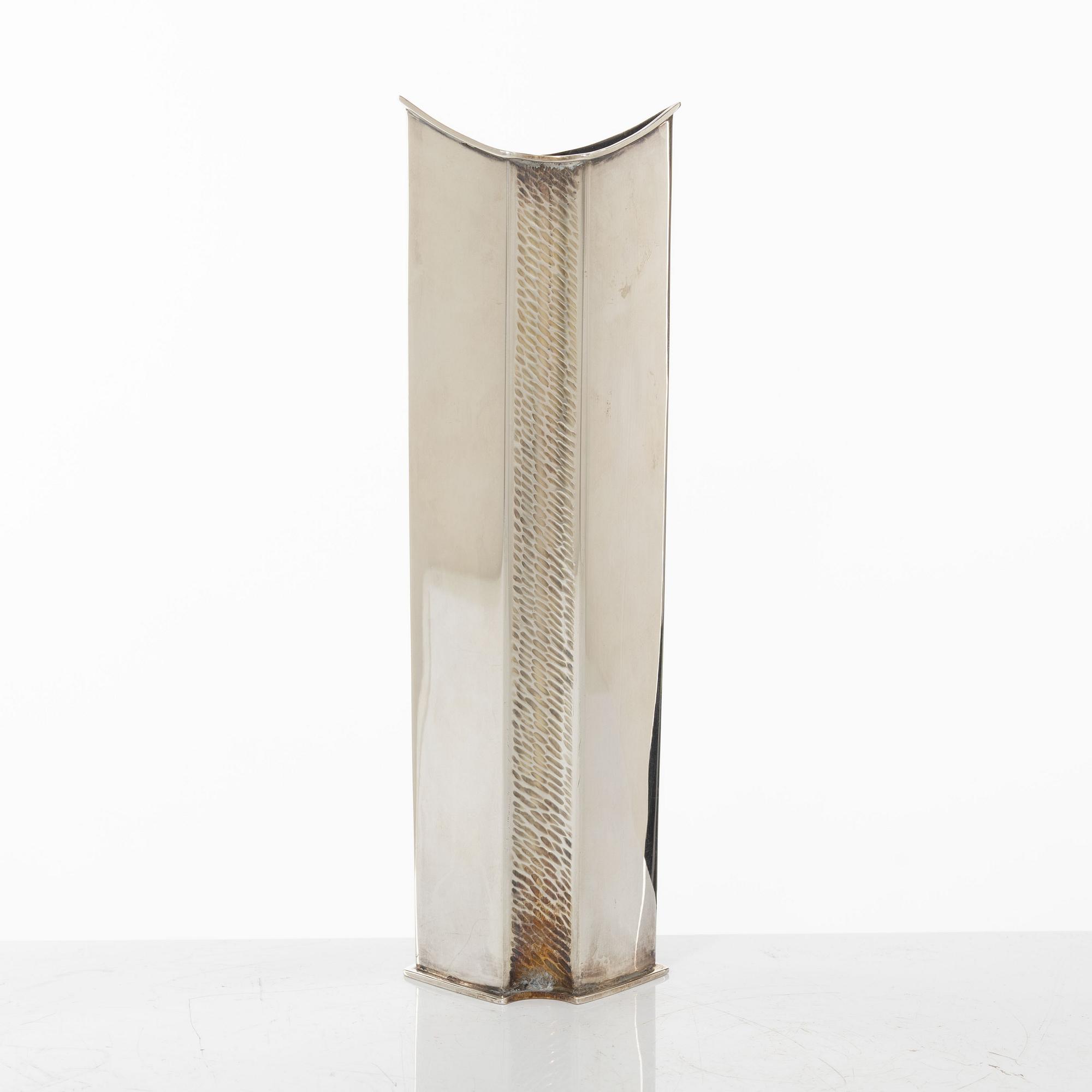 Kaj Blomqvist, vase, silver, Kultakeskus, Hämeenlinna 1968.
