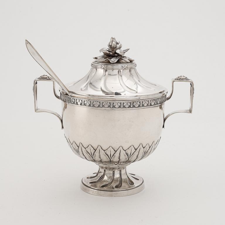 A silver sugarbowl by Samuel Pettersson.