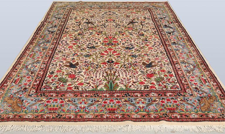 A semi-antique Kirman Laver carpet, 'Millefleur', c. 314 x 210 cm.